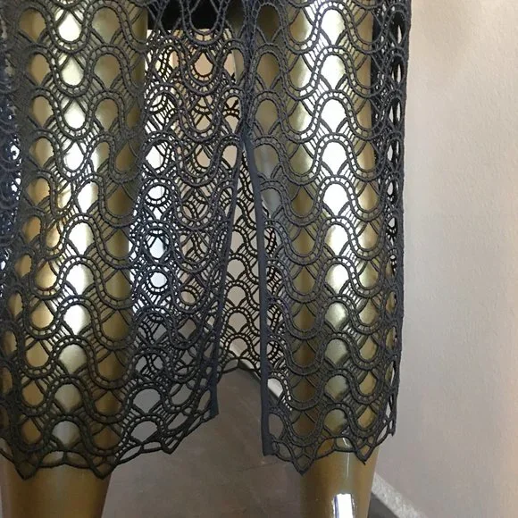 ᑕYᑎTᕼIᗩ ᖇOᗯᒪEY Sleeveless Lace-Mesh-Overlay Midi Dress - Picture 10 of 12